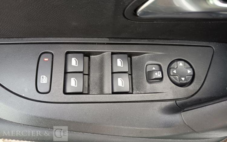 PEUGEOT 2008 PURETECH 100 ALLURE  GZ-162-AV