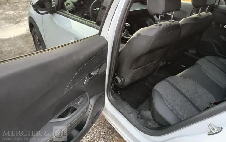 PEUGEOT 2008 PURETECH 100 ALLURE  GZ-162-AV