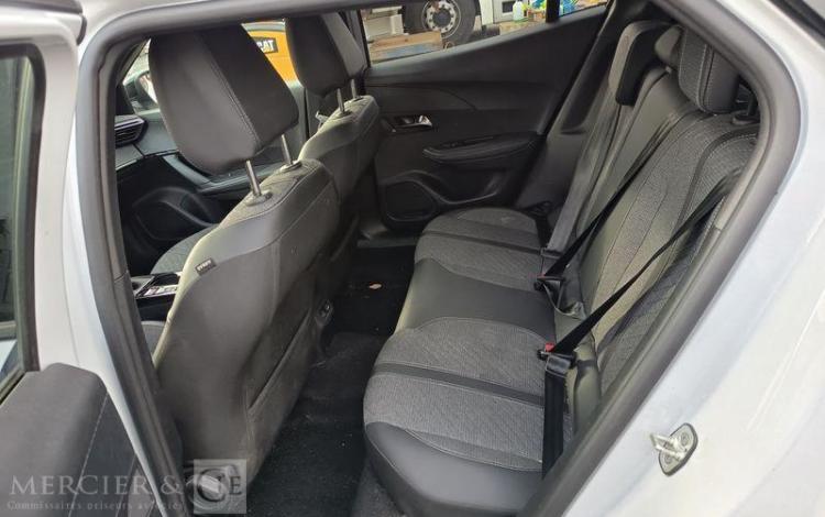 PEUGEOT 2008 PURETECH 100 ALLURE  GZ-162-AV