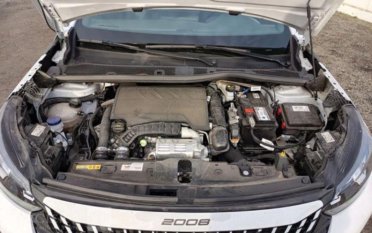 PEUGEOT 2008 PURETECH 100 ALLURE  GZ-162-AV