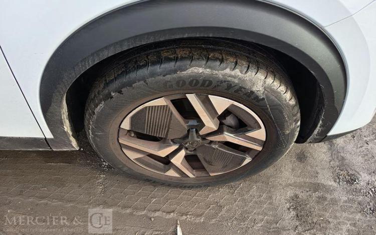 PEUGEOT 2008 PURETECH 100 ALLURE  GZ-162-AV