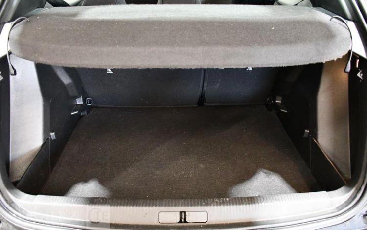 PEUGEOT 2008 GRIS HA-329-JQ