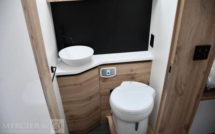 LE VOYAGER LE VOYAGER L.V 7,9 MERCEDES 2,0 170CH BVA  LEVOY