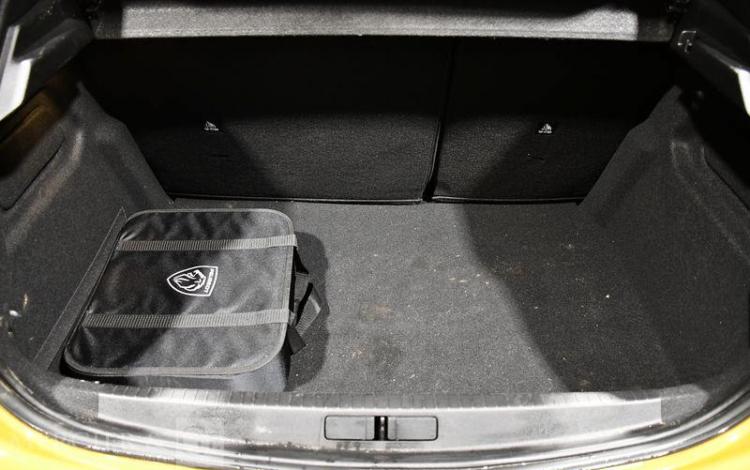 PEUGEOT e-208 GT 136 JAUNE VM6744