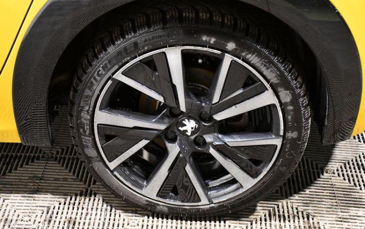 PEUGEOT e-208 GT 136 JAUNE VM6744