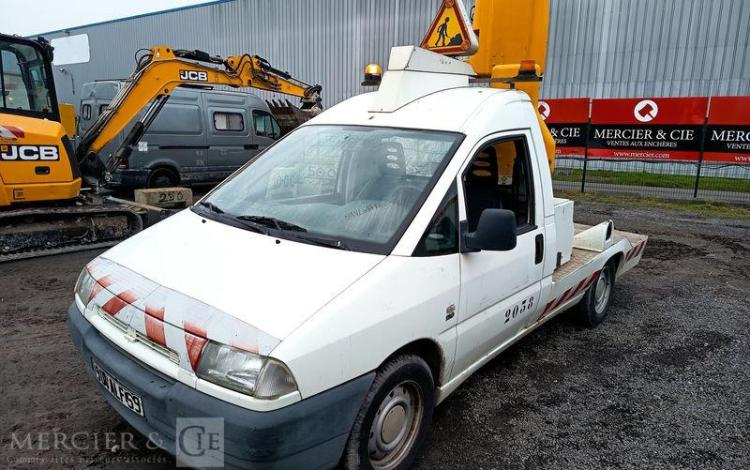 FIAT SCUDO 1,9 D 70CV AVEC NACELLE FRANCE ELEVATEUR TOPY 8 – 2394 HEURES – ANNEE 2001 BLANC 904ALF59