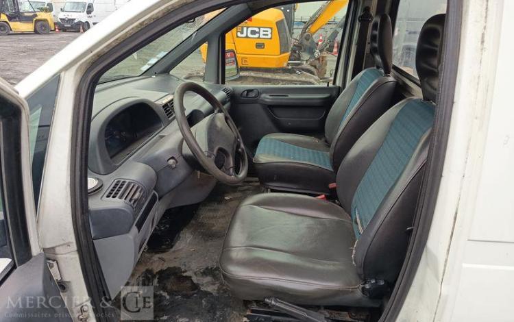 FIAT SCUDO 1,9 D 70CV AVEC NACELLE FRANCE ELEVATEUR TOPY 8 – 2394 HEURES – ANNEE 2001 BLANC 904ALF59