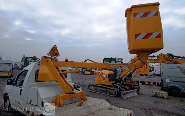 FIAT SCUDO 1,9 D 70CV AVEC NACELLE FRANCE ELEVATEUR TOPY 8 – 2394 HEURES – ANNEE 2001 BLANC 904ALF59