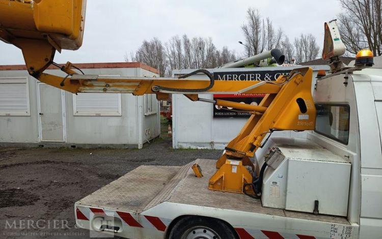 FIAT SCUDO 1,9 D 70CV AVEC NACELLE FRANCE ELEVATEUR TOPY 8 – 2394 HEURES – ANNEE 2001 BLANC 904ALF59