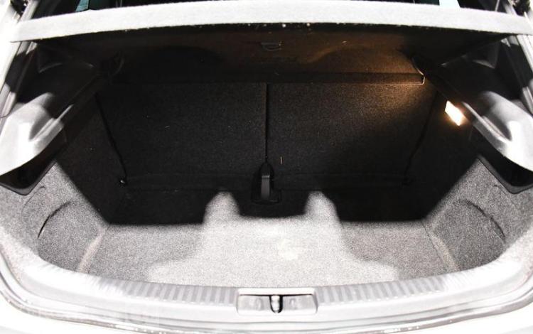 VOLKSWAGEN SCIROCCO 2,0 TDI GRIS AA-625-GJ