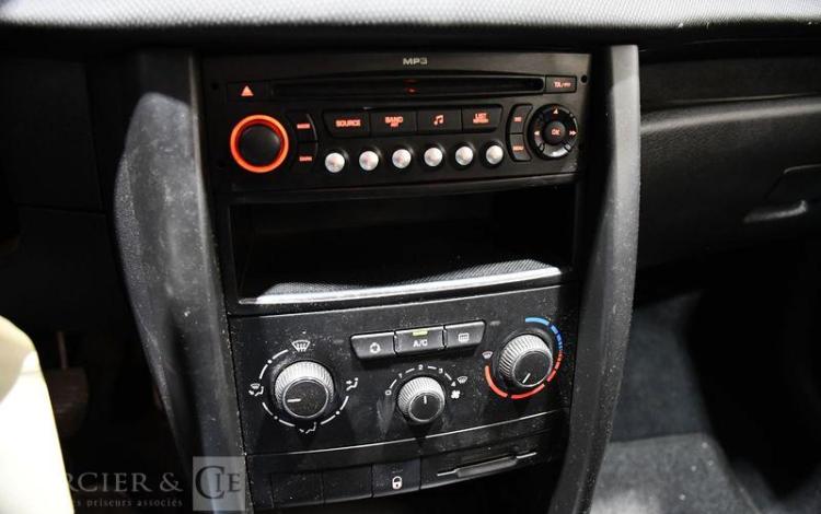 PEUGEOT 207 SOCIETE 1.4 HDI 70ch PACK CD CLIM BLANC AH-977-LP