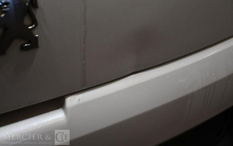 PEUGEOT 3008 2,0 HDI 150 PREMIUM BLANC AT-870-DV