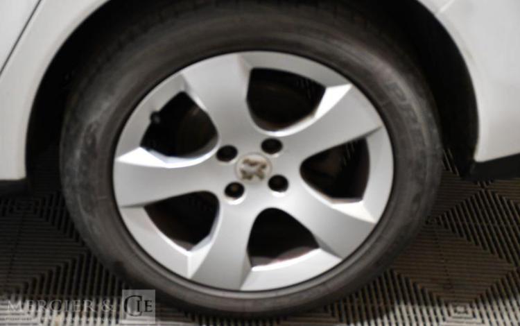 PEUGEOT 3008 2,0 HDI 150 PREMIUM BLANC AT-870-DV