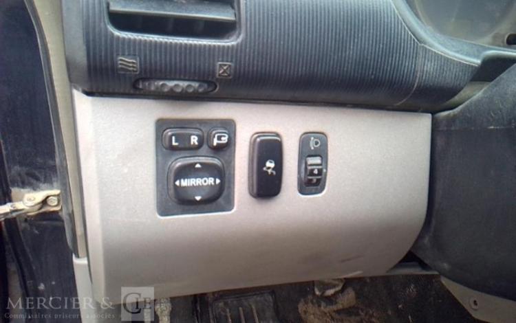 MITSUBISHI L200 PICK-UP 2.5 TD DOUBLE CABINE 4 WD 136CV BLEU CE-587-ED