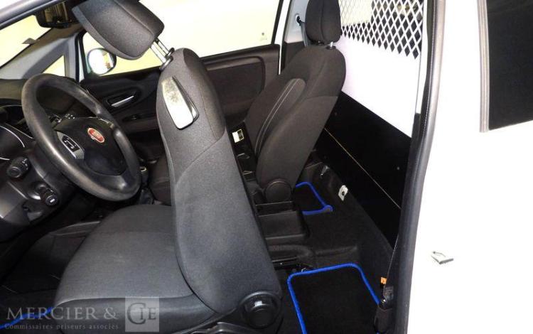 FIAT PUNTO GNV BLANC CV-247-QD