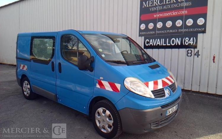 RENAULT TRAFIC DCI BLEU DA-924-DB