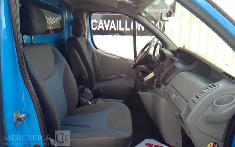 RENAULT TRAFIC DCI BLEU DA-924-DB