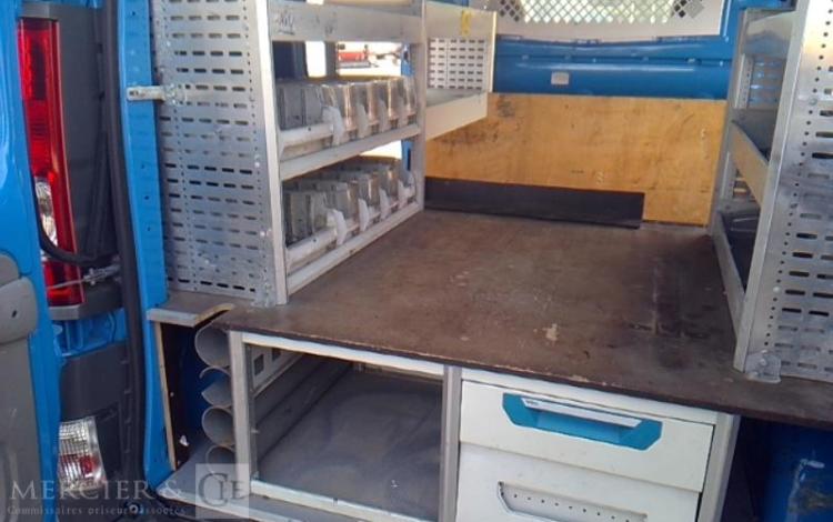 RENAULT TRAFIC DCI BLEU DA-924-DB