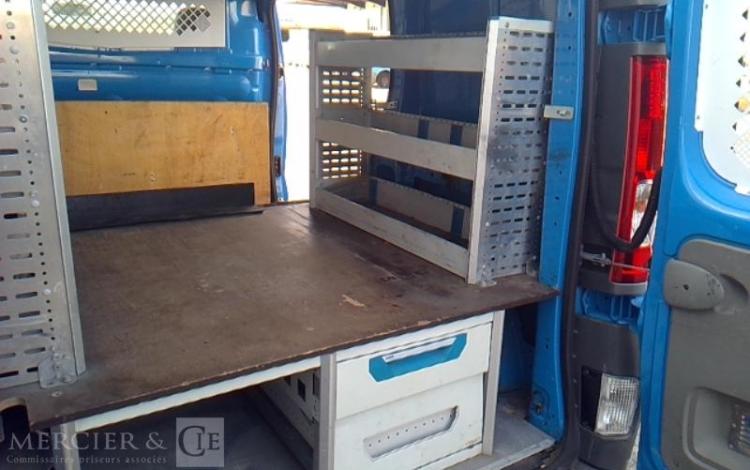 RENAULT TRAFIC DCI BLEU DA-924-DB