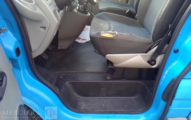 RENAULT TRAFIC DCI BLEU DA-924-DB
