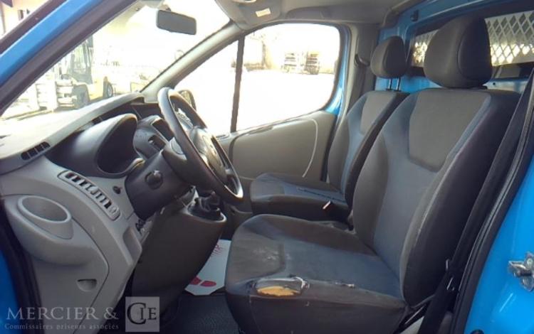 RENAULT TRAFIC DCI BLEU DA-924-DB