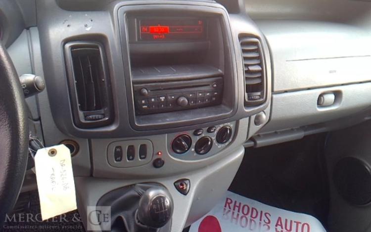 RENAULT TRAFIC DCI BLEU DA-924-DB