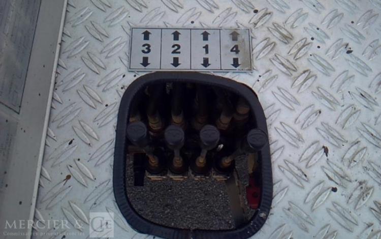 IVECO 35S11 NACELLE SUR VL MULTITEL 160 ALU/DS 16M 4939H ROUGE DC-459-YY