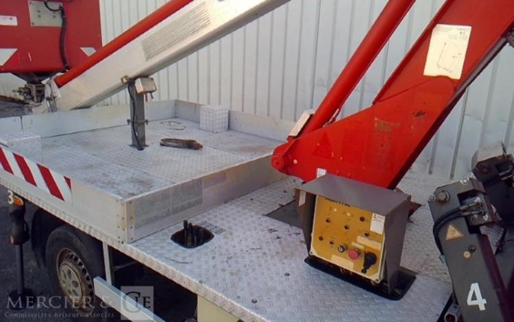 IVECO 35S11 NACELLE SUR VL MULTITEL 160 ALU/DS 16M 4939H ROUGE DC-459-YY