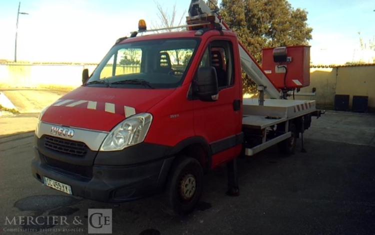 IVECO 35S11 NACELLE SUR VL MULTITEL 160 ALU/DS 16M 4939H ROUGE DC-459-YY