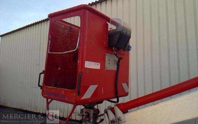 IVECO 35S11 NACELLE SUR VL MULTITEL 160 ALU/DS 16M 4939H ROUGE DC-459-YY