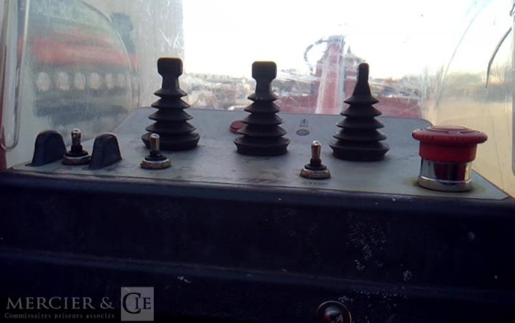 IVECO 35S11 NACELLE SUR VL MULTITEL 160 ALU/DS 16M 4939H ROUGE DC-459-YY