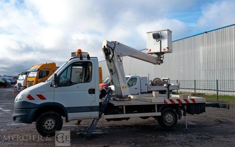 MULTITEL DAILY 35S11 AVEC NACELLE MULTITEL 160ALU 16M – DIESEL – 4074 HEURES – ANNEE 2014 BLANC DJ-606-SN