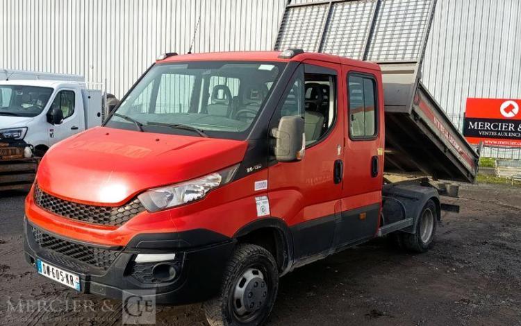 IVECO 35C13 BENNE DOUBLE CABINE – DIESEL – 132952 KMS – ANNEE 2015 ROUGE DQ-605-KR