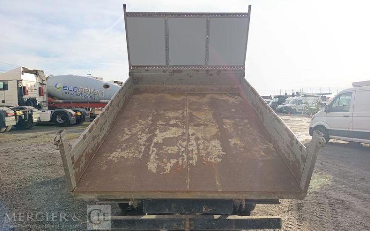 IVECO 35C13 BENNE DOUBLE CABINE – DIESEL – 132952 KMS – ANNEE 2015 ROUGE DQ-605-KR