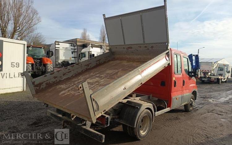 IVECO 35C13 BENNE DOUBLE CABINE – DIESEL – 132952 KMS – ANNEE 2015 ROUGE DQ-605-KR