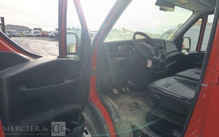 IVECO 35C13 BENNE DOUBLE CABINE – DIESEL – 132952 KMS – ANNEE 2015 ROUGE DQ-605-KR