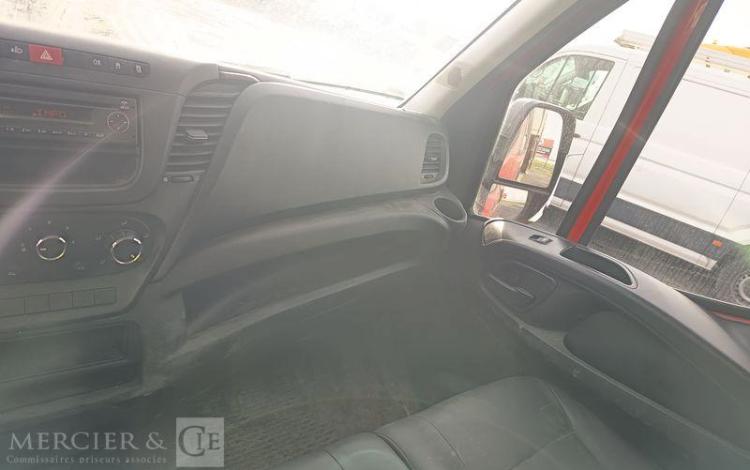IVECO 35C13 BENNE DOUBLE CABINE – DIESEL – 132952 KMS – ANNEE 2015 ROUGE DQ-605-KR