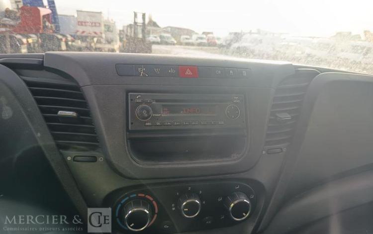 IVECO 35C13 BENNE DOUBLE CABINE – DIESEL – 132952 KMS – ANNEE 2015 ROUGE DQ-605-KR