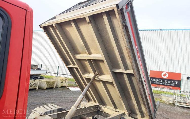 IVECO 35C13 BENNE DOUBLE CABINE – DIESEL – 132952 KMS – ANNEE 2015 ROUGE DQ-605-KR