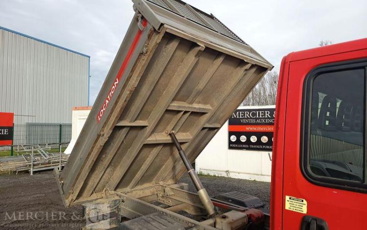 IVECO 35C13 BENNE DOUBLE CABINE – DIESEL – 132952 KMS – ANNEE 2015 ROUGE DQ-605-KR