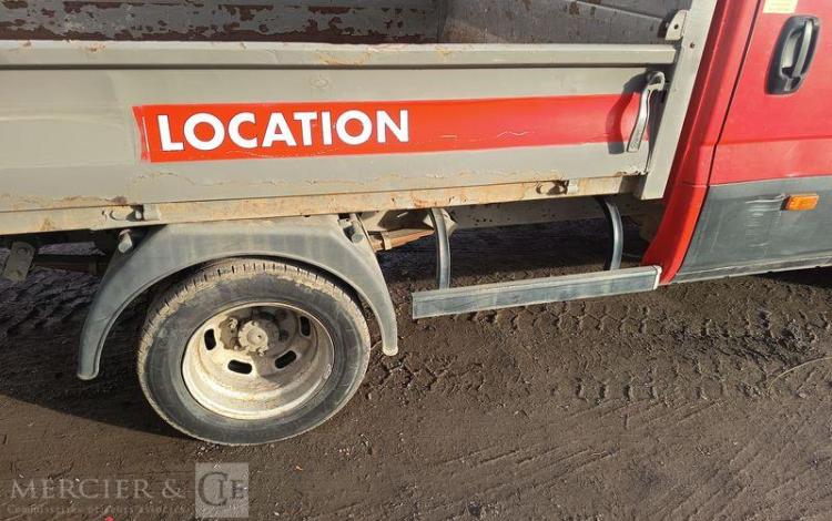 IVECO 35C13 BENNE DOUBLE CABINE – DIESEL – 132952 KMS – ANNEE 2015 ROUGE DQ-605-KR