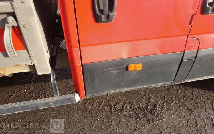 IVECO 35C13 BENNE DOUBLE CABINE – DIESEL – 132952 KMS – ANNEE 2015 ROUGE DQ-605-KR