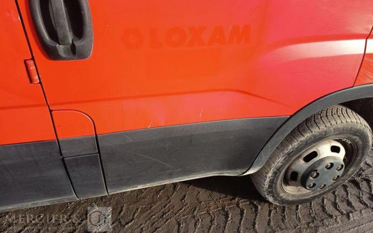 IVECO 35C13 BENNE DOUBLE CABINE – DIESEL – 132952 KMS – ANNEE 2015 ROUGE DQ-605-KR