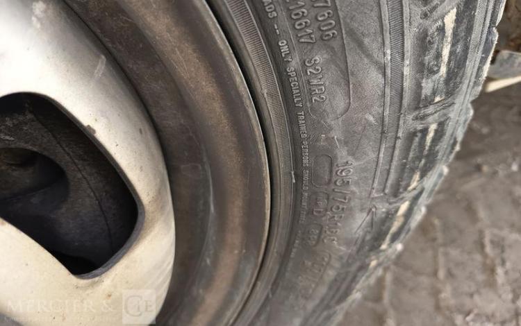 IVECO 35C13 BENNE DOUBLE CABINE – DIESEL – 132952 KMS – ANNEE 2015 ROUGE DQ-605-KR