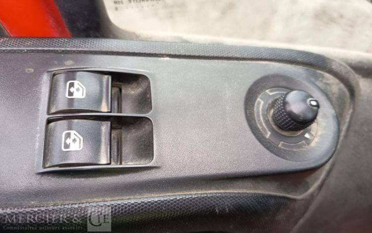 IVECO DAILY 35C13 BENNE AVEC COFFRE ACIER DIESEL – 130041 KMS – ANNEE 2015 ROUGE DQ-893-NZ