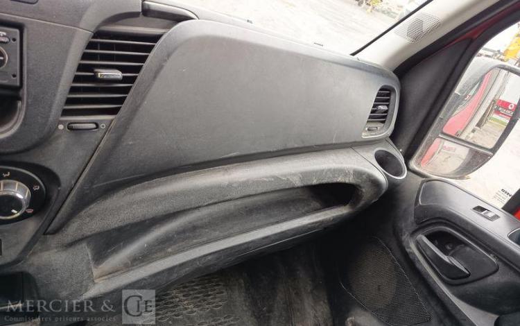 IVECO DAILY 35C13 BENNE AVEC COFFRE ACIER DIESEL – 130041 KMS – ANNEE 2015 ROUGE DQ-893-NZ