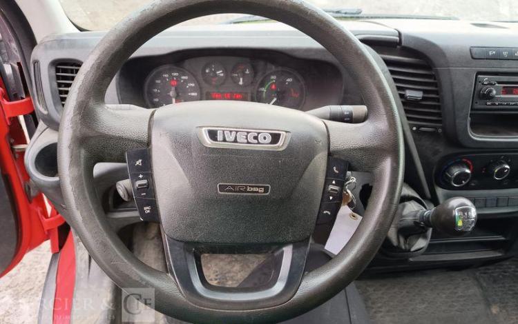 IVECO DAILY 35C13 BENNE AVEC COFFRE ACIER DIESEL – 130041 KMS – ANNEE 2015 ROUGE DQ-893-NZ