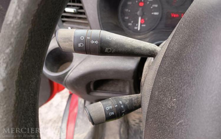 IVECO DAILY 35C13 BENNE AVEC COFFRE ACIER DIESEL – 130041 KMS – ANNEE 2015 ROUGE DQ-893-NZ