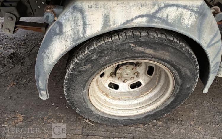 IVECO DAILY 35C13 BENNE AVEC COFFRE ACIER DIESEL – 130041 KMS – ANNEE 2015 ROUGE DQ-893-NZ