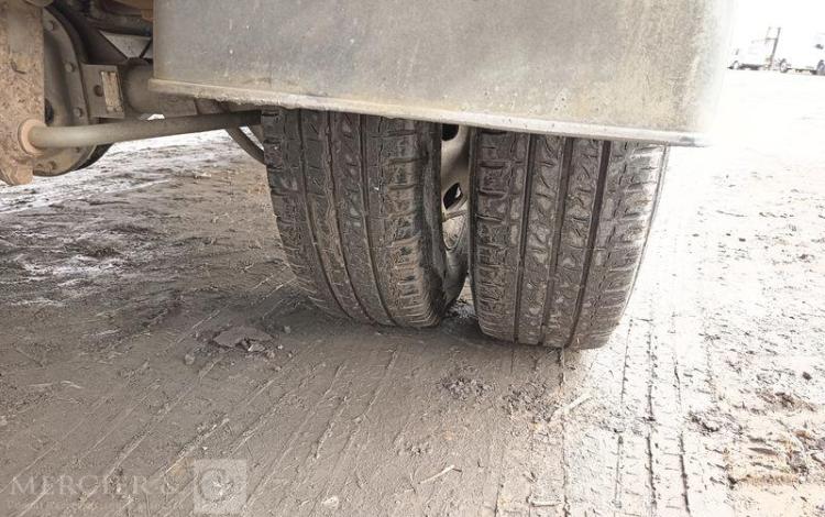 IVECO DAILY 35C13 BENNE AVEC COFFRE ACIER DIESEL – 130041 KMS – ANNEE 2015 ROUGE DQ-893-NZ